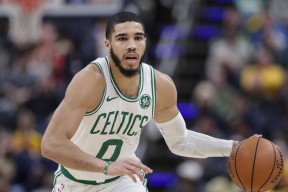 塔图姆在MAD比赛中突破纪录，惊险取胜引发热议！的简单介绍