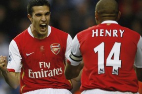 Rookie官方宣布重返赛场新规，篮网引发争议！赛场气氛高涨