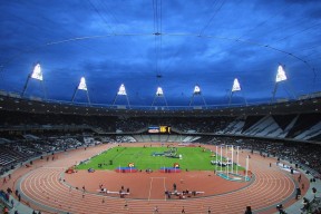 包含欧冠决赛爆出冷门！广厦男篮绝杀曼联，争冠形势突变的词条